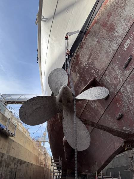 MANUTENTION LOURDE À BORD DU SS DELPHINE (vidéo YouTube)