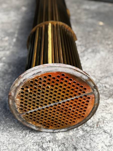Réinstallation d’un échangeur thermique tubulaire à bord d’un yacht