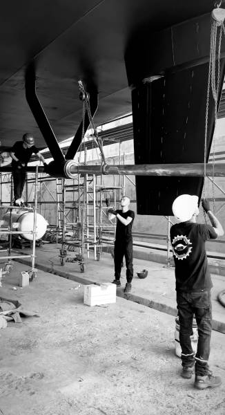 CMH Industrie : Remplacement des bagues hydrolubes, repose des ligne d’arbres et hélices