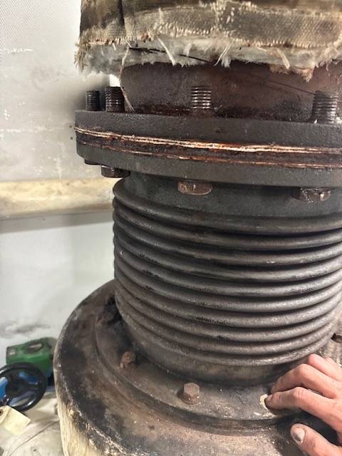 Intervention sur Yacht : Dépose/Repose du Compensateur d’Échappement du Moteur Principal